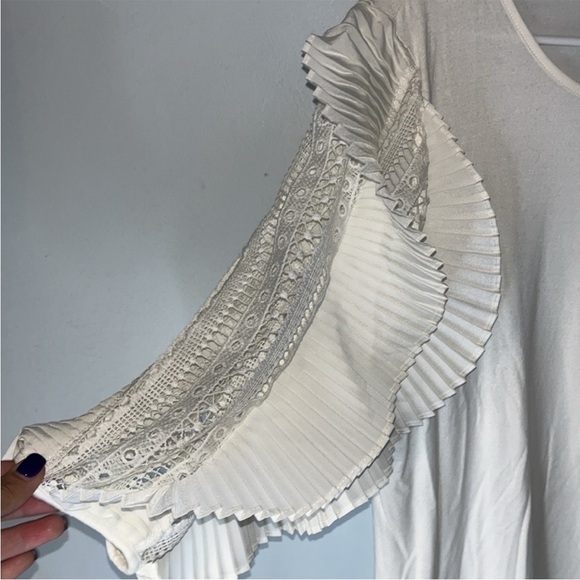 Cream colored Embellished Sleeved Top Sz Medium Accordion Ruffle Crocheted Lace - Picture 3 of 6